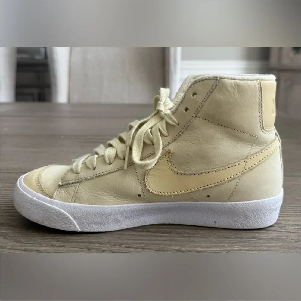 Nike women's Mid 77 high top shoe size 6.5